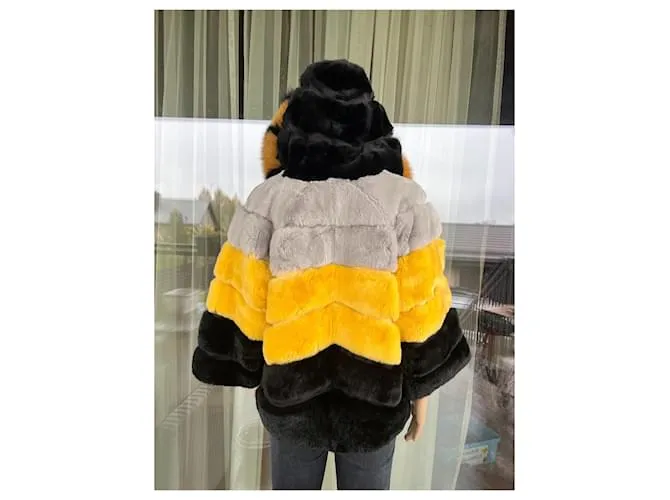 Autre Marque Abrigos, Ropa de calle Negro Amarillo 