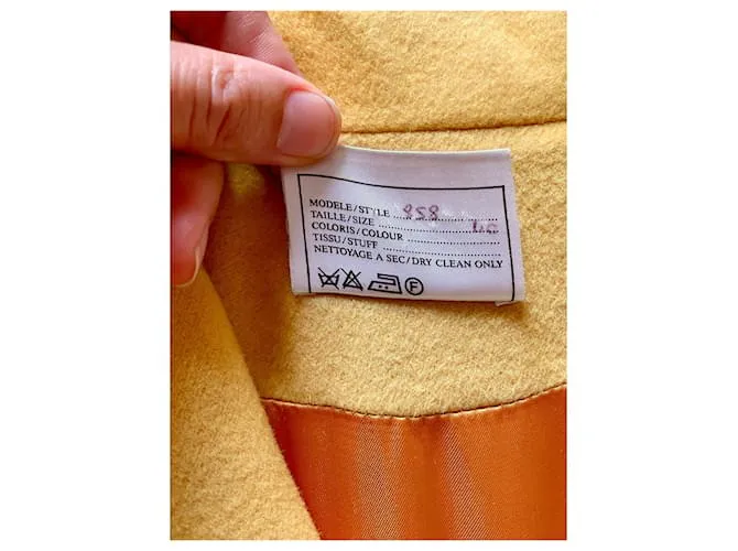 Emmanuelle Khanh Abrigos, Ropa de calle Amarillo 