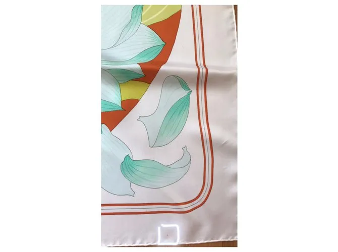 Hermès Bufandas de seda Verde Naranja Amarillo Blanco roto Azul claro 